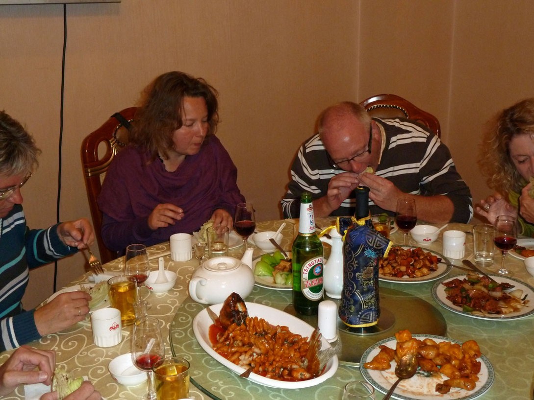 Der gefüllte Kohl wird traditionell mit den Fingern gegessen