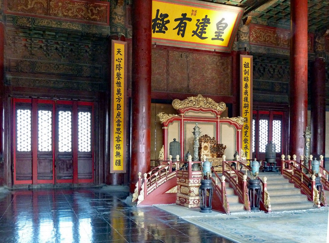 Thron im Kaiserpalast in Beijing