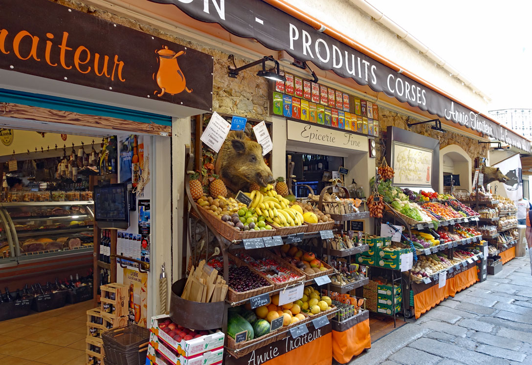 Obstangebot in Calvi