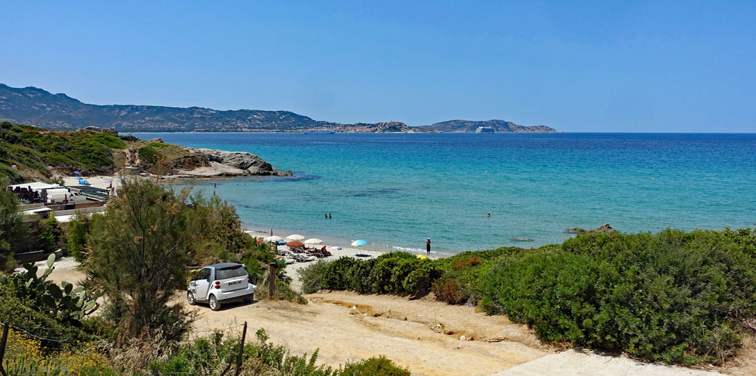 Blick auf Calvi von den weiter entfernten Buchten aus