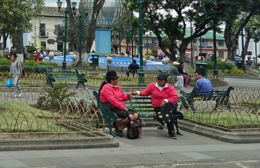Auf der Plaza von Cayambe in Ecuador
