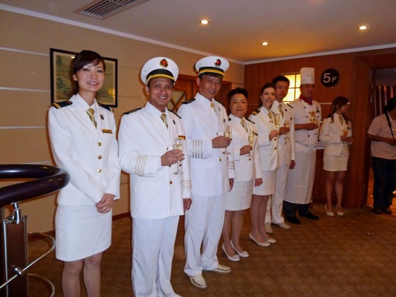 Die Crew der Century Sun