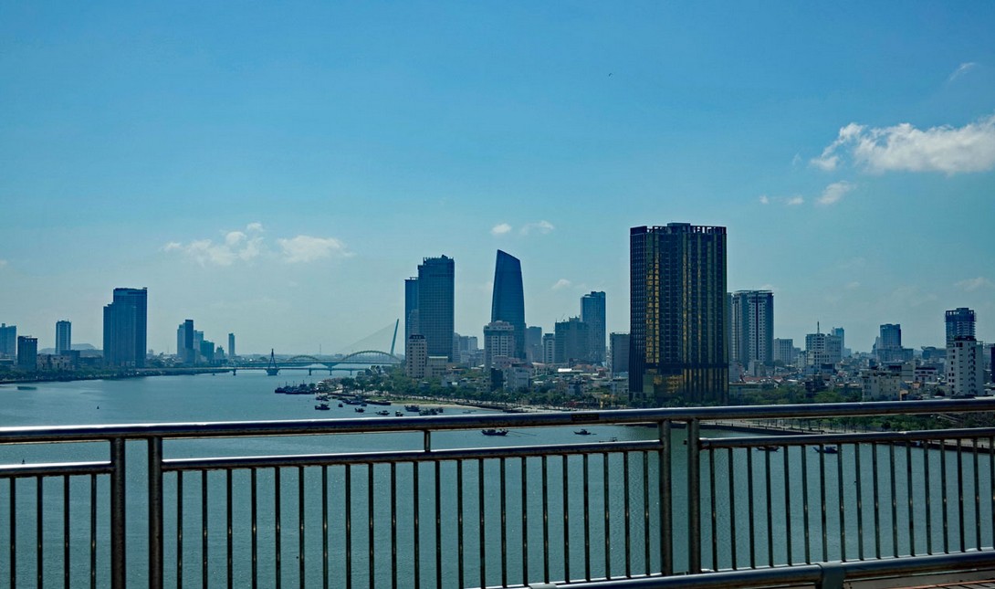Der Han Fluss und die Skyline von Da Nang