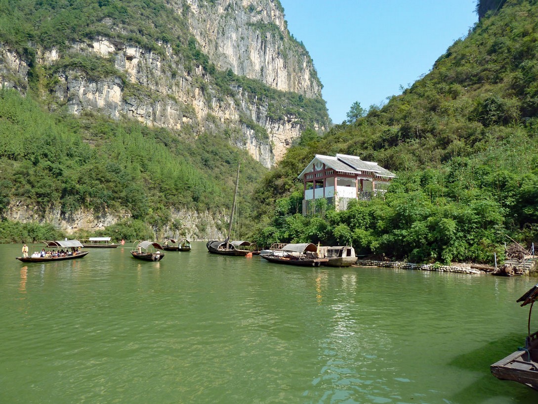 Kleine Boote auf dem Daning River