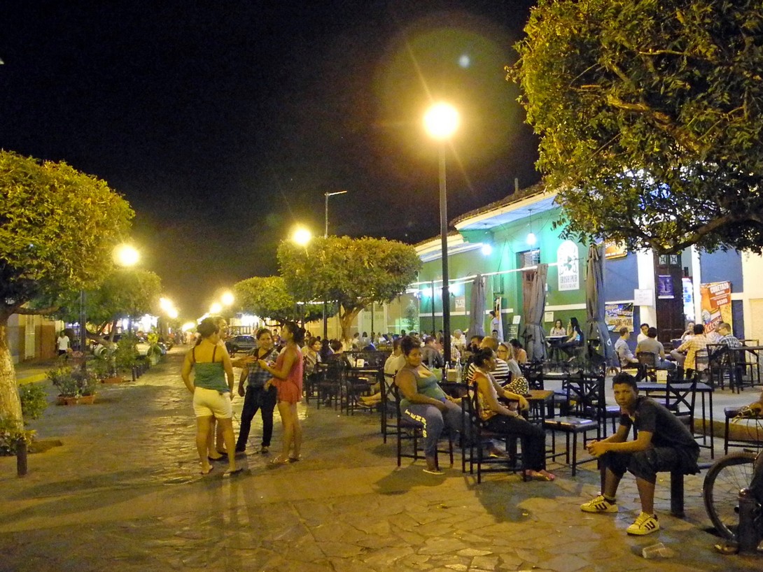 Fußgängerzone In Granada In der Calle Calzada in Granada