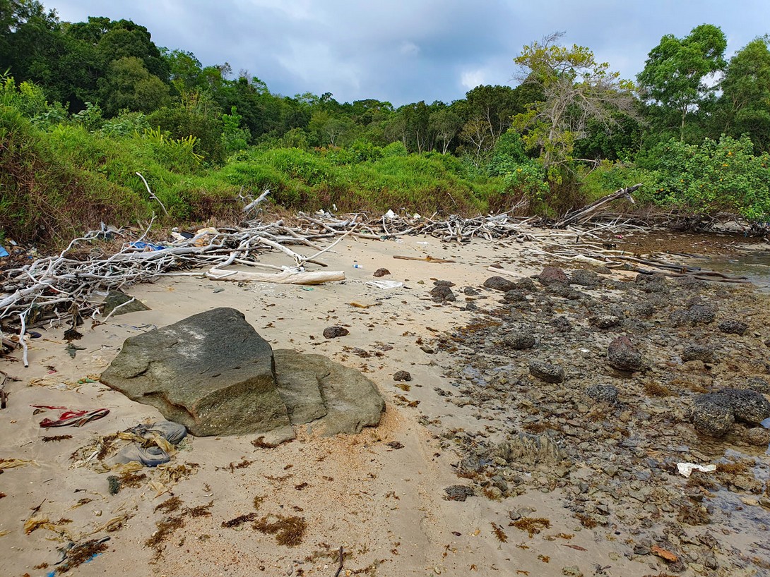 Naturstrand neben dem Hotelgelände vom Green Bay Resort