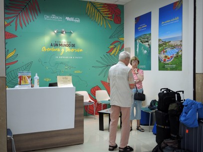 Empfangsraum Decameron Hotels im Flughafen Guayaquil