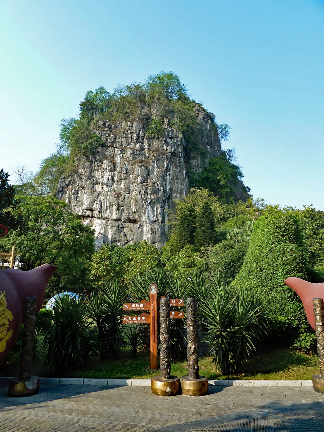 Der Fubo-Shan - ein Karstfelsen in der Stadt Guilin