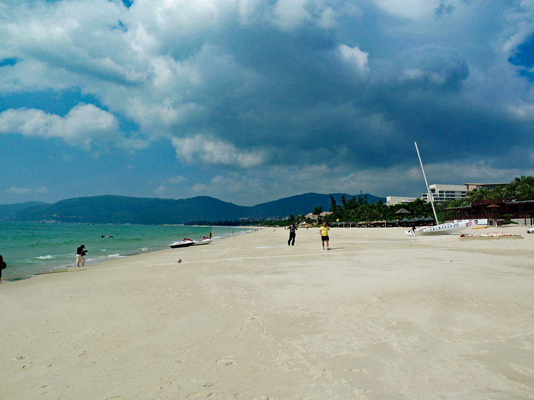 Strand in der Yalong Bucht auf Hainan