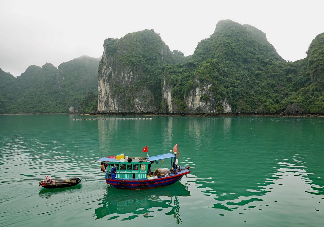 Fischerboot in der Halong Bucht