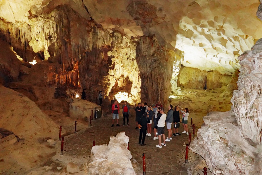 In der Han Sung Sot Höhle in der Halong Bay