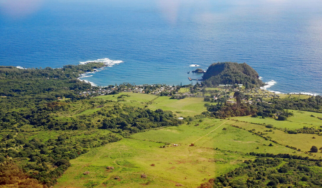 Hana vom Hubschrauber aus gesehen Hana vom Hubschrauber aus gesehen