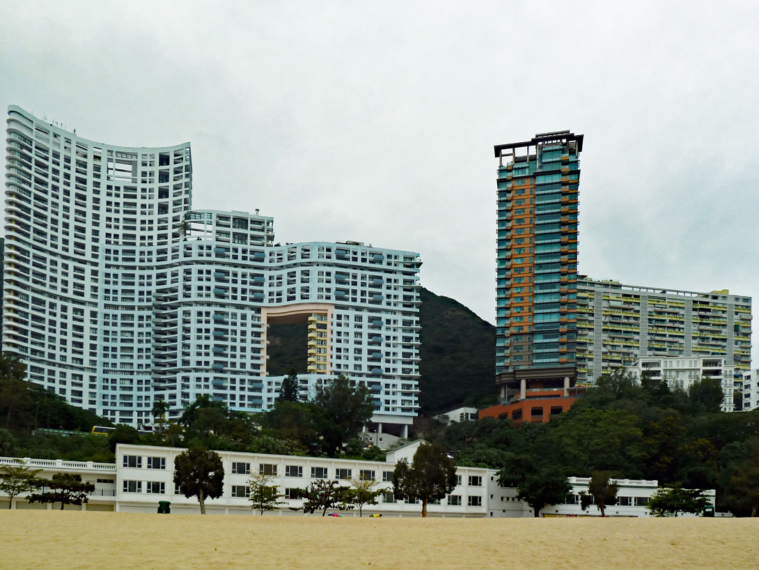 Wohnblöcke an der Repulse Bay in Hongkong