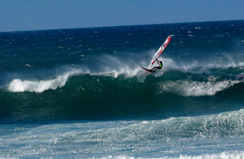 Hookipa Windsurfer am Strand von Hookipa