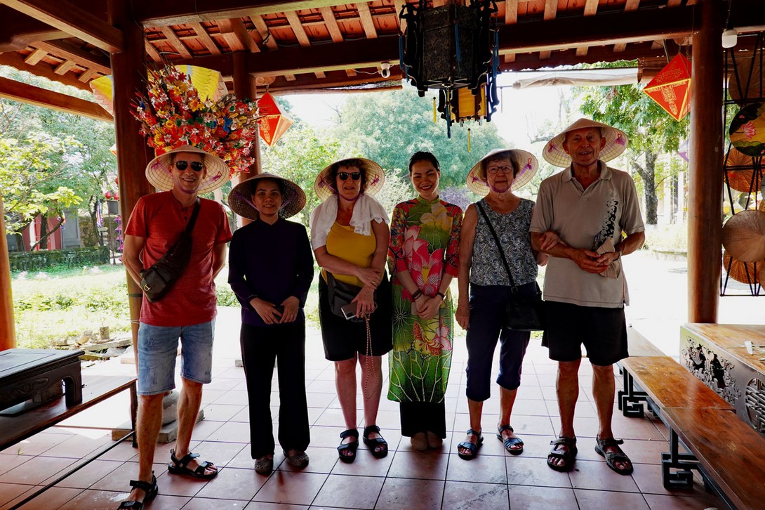 Erinnerungsfoto mit Strohhüten