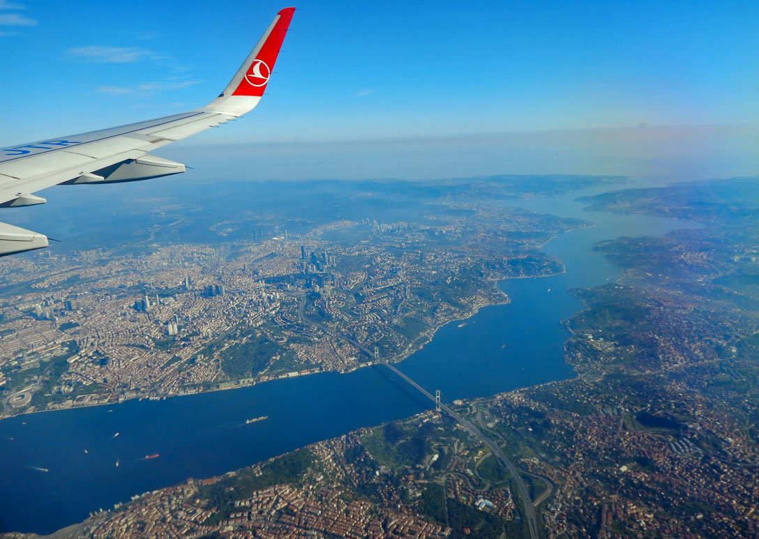 Blick auf Istanbul aus dem Flugzeug