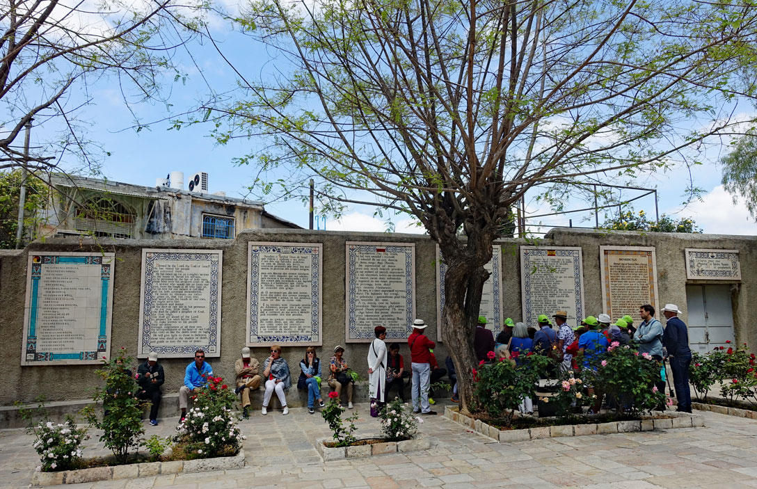Auf dem Vorhof der Johanneskirche