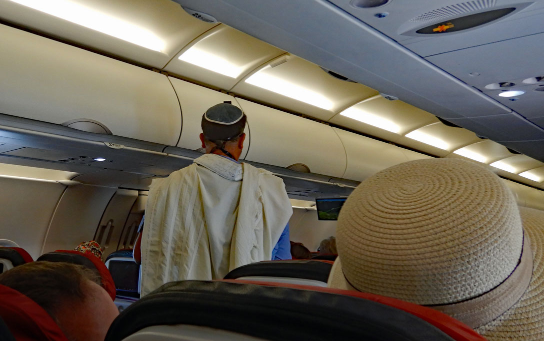 Jude im Flugzeug