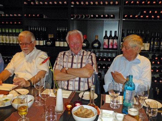 Klassentreffen OIb 2013-03 Martin-Ealter Ruf mit Walter Meskat und Rolf-Peter Habbig im Gespräch