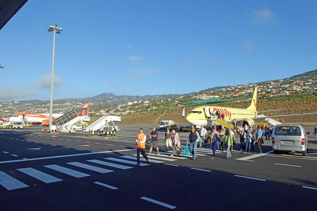 Ankunft im Flughafen von Madeira