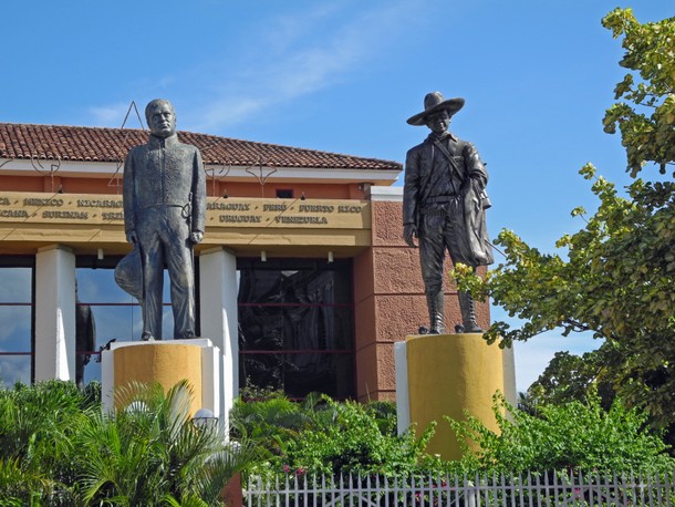 Rubén Dario und Sandino Denkmal von Rubén Dario und Sandino in Managua