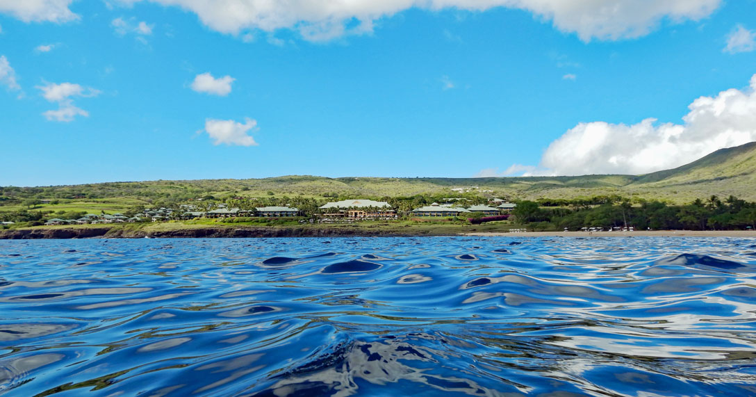 Manele Bay vom Wasser aus