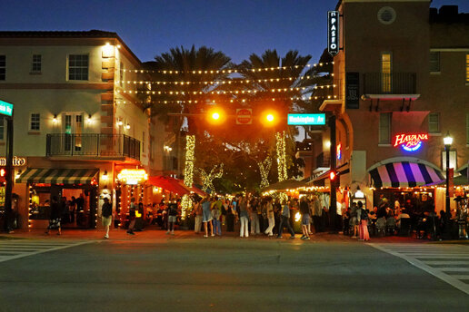 Auf der Washington Ave am Abend