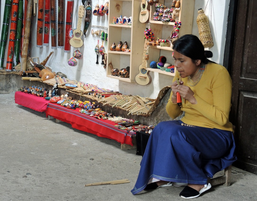 Flötenbauerin in Peguche