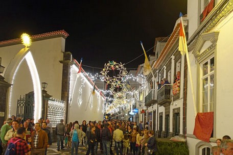 geschmückte Straße in Ponta Delgada