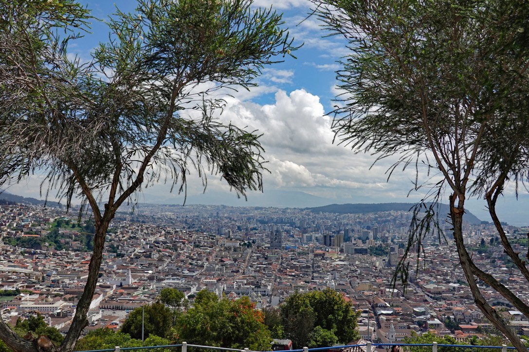 Blick vom Panecillo auf die Altstadt von Quito