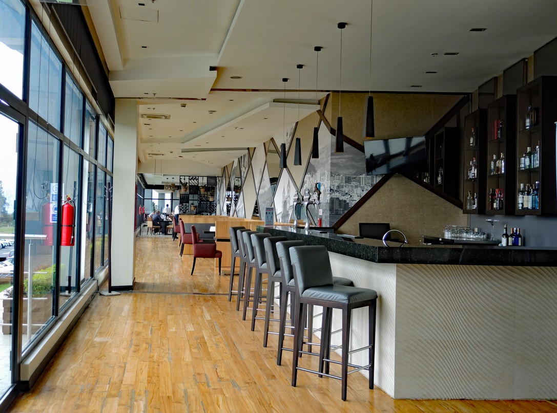Bar vom Wyndham Airport Hotel Quito