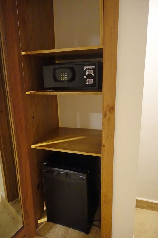 Safe und Minibar im Zimmer 1319