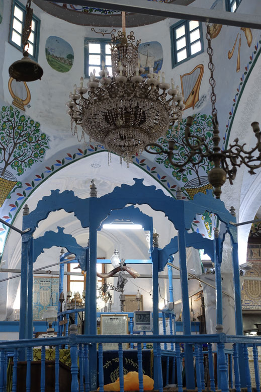 Im Innern einer Synagoge von Safed