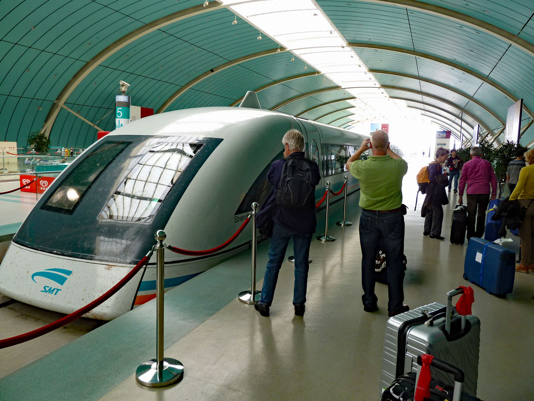 Auf dem Bahnsteig in Shanghai