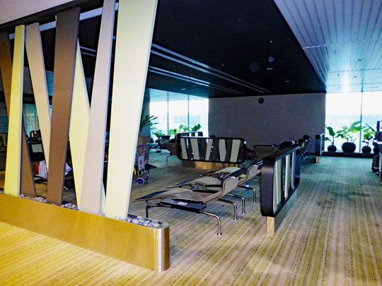 Bequeme Liegen auf dem Flughafen in Singapur