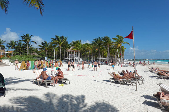 Volleyball am Stran im Catalonia Playa Maroma