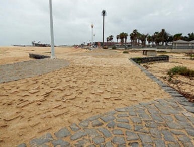 Strandpromenade vor dem Hilton