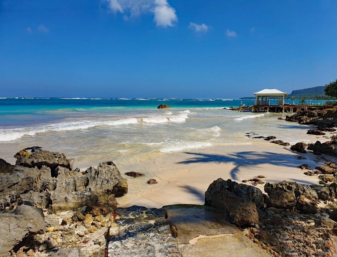 Strandbucht an der Villa Serena